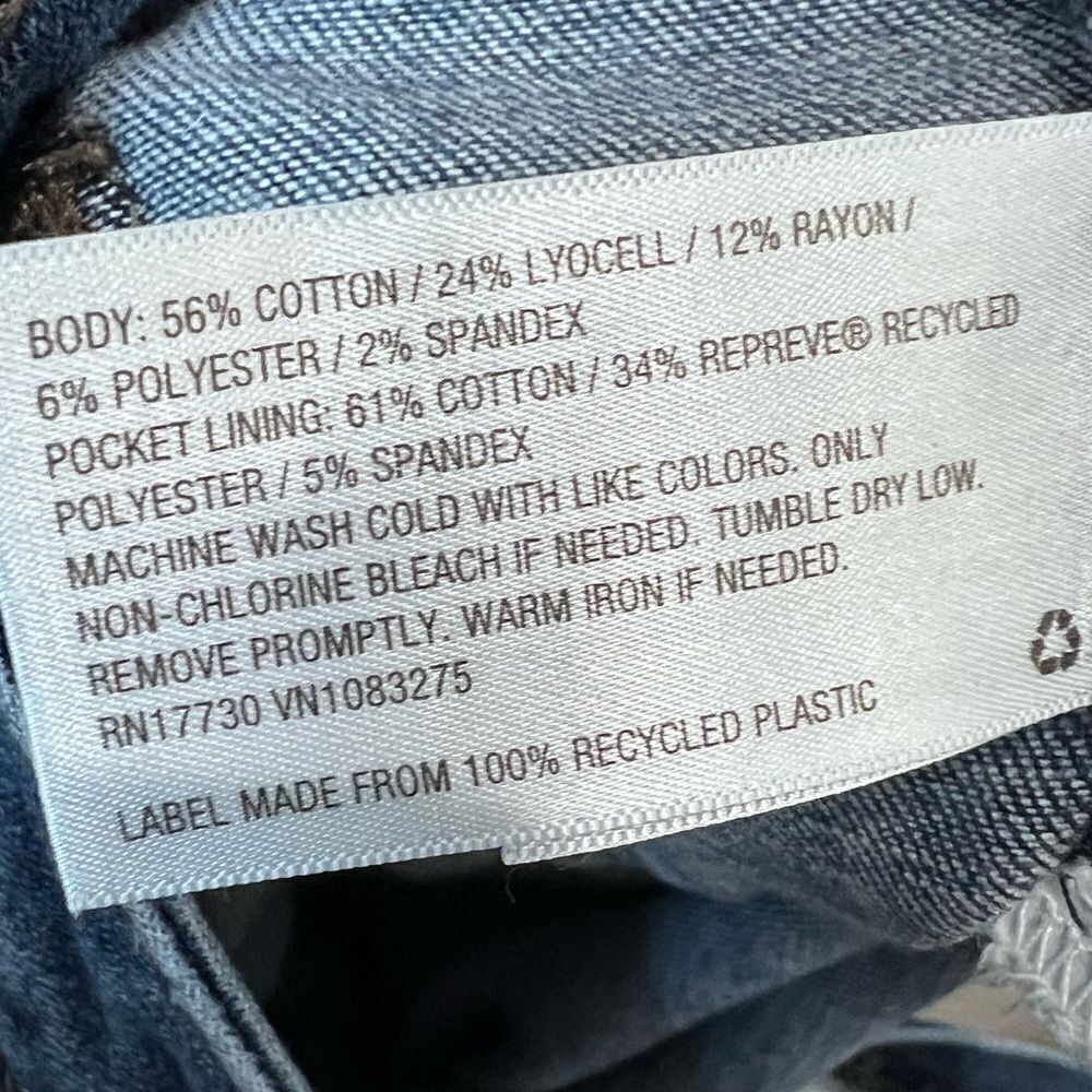 Universal Thread High Rise Distressed Blue Jeans - Picture 14 of 14